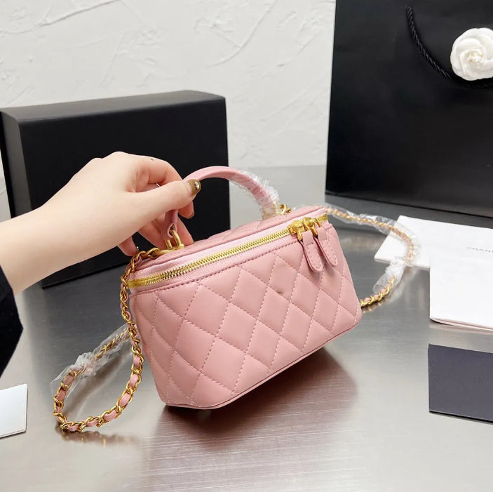 Top Metal Handle Totes Cosmetic Case Bags Designer Lambskin Shoulder With Mirror Vanity Women Classic Quilted Hardware Chain