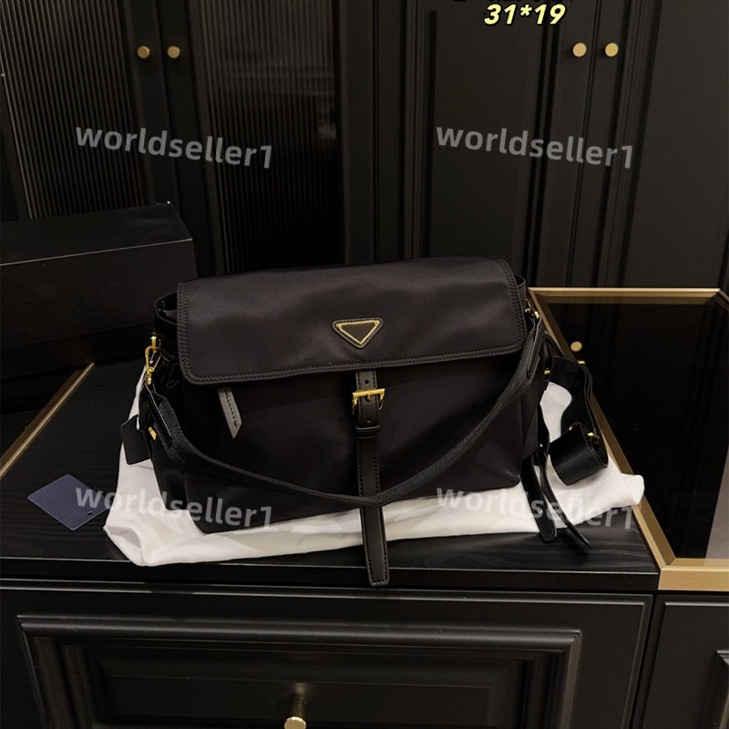 Triangular Designer Waist Bags Black Nylon Fanny Pack Mens Bumbag Womens Chest Bag Belt Bags Temperament Bumbags Fannypacks Explore bag Crossbody Ba