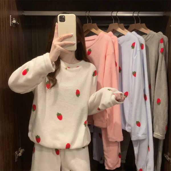 Thick and warm sleepwear winter coral velvet strawberry family style two-piece womens long sleeved solid sleepwear 241202