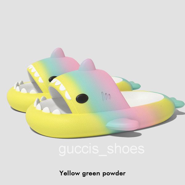 2024 Gradient Shark Slippers Funny Cute Designer Sandals For Mens Womens Youth Summer Lovely Beach Shoes Pool Slides Soft Eva Sole Claquette