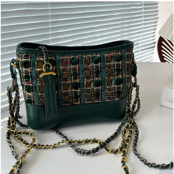 Designer Womens Shoulder Bag Classic Leather Wool Wandering Bag Exquisite Small Pendant Chain Handbag Crossbody Bag Mobile Phone Bags 20x17c