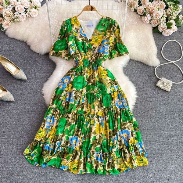 2023 Summer New V-neck Romantic Fragmented Flower A-line and Elegant Style, Slim Waist, Large Swing Long Dress Temperament Novelty Loose Sho