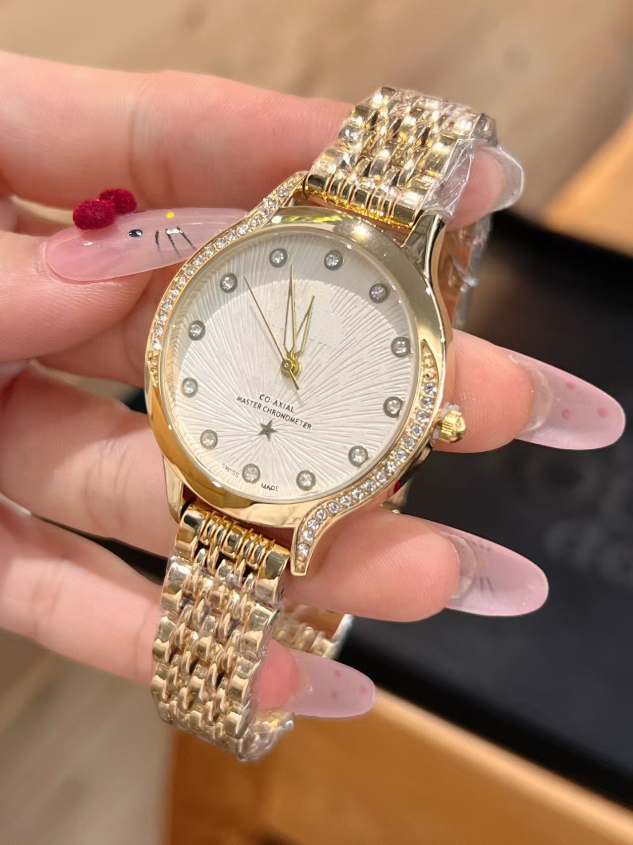 Exquisite quartz watches are a symbol of women&#039;s pursuit of a high - quality life.