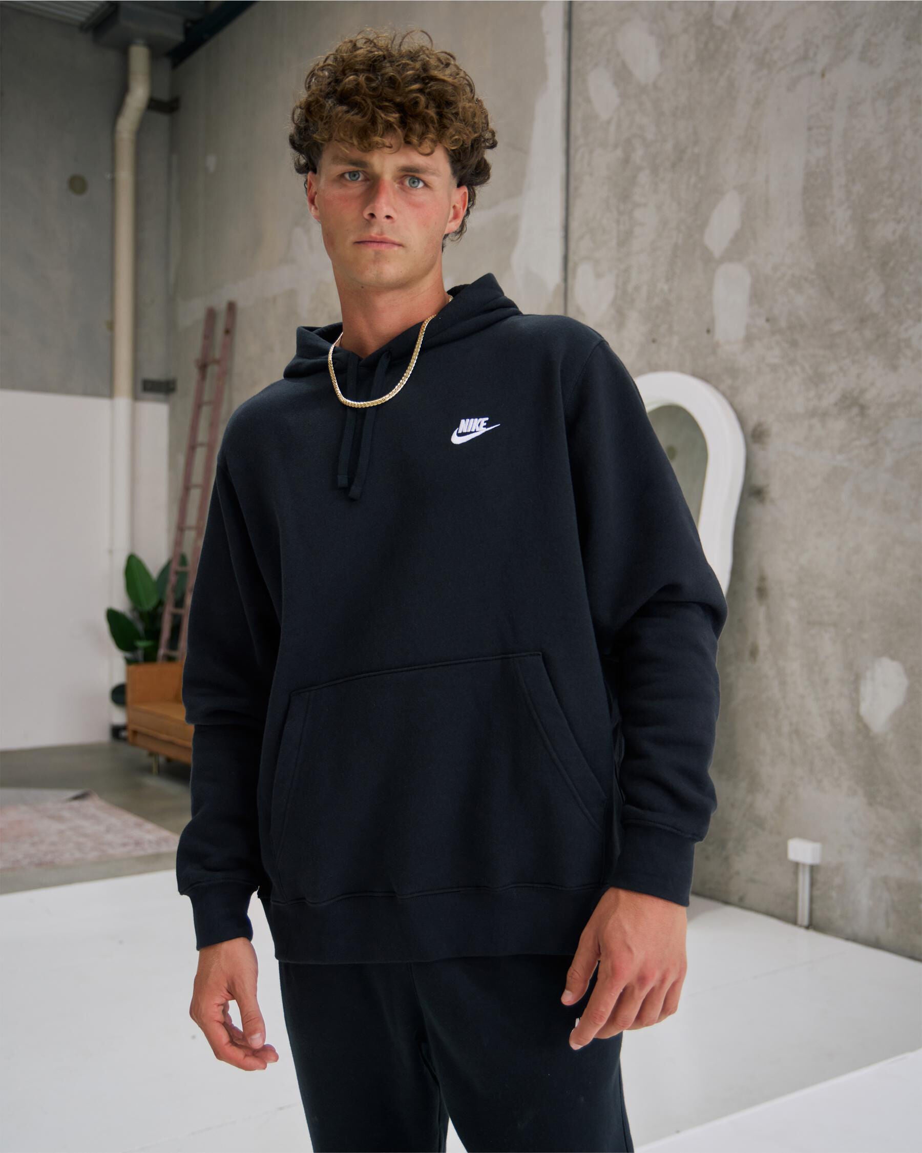 Nike Men's Sportswear Club Hoodie in Black