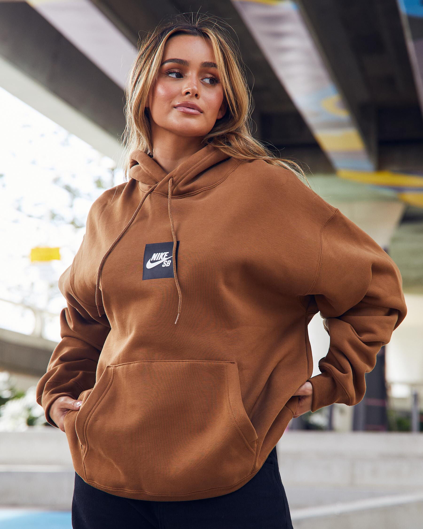 Nike Women's Sb Box Logo Hoodie in Brown