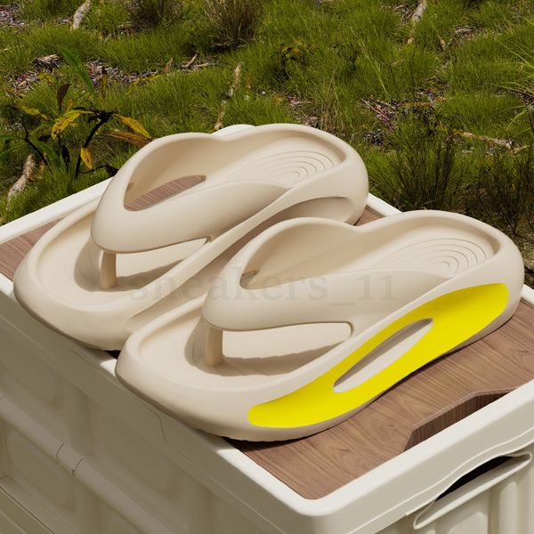 Mens Flip Flops for Summer Wear-Resistant Comfortable Outdoor summer Sandals Thick Sole Design Slip-Resistant Footwear