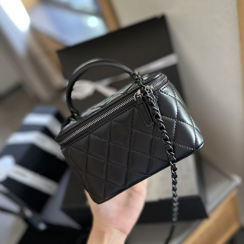 24P Portable Full Black Suitcase Vanity Box Bags With Mirror 16cm 11cm Makeup Top Handle Totes Clutch Card holder Lipsctick Pocket Classic Quilted P