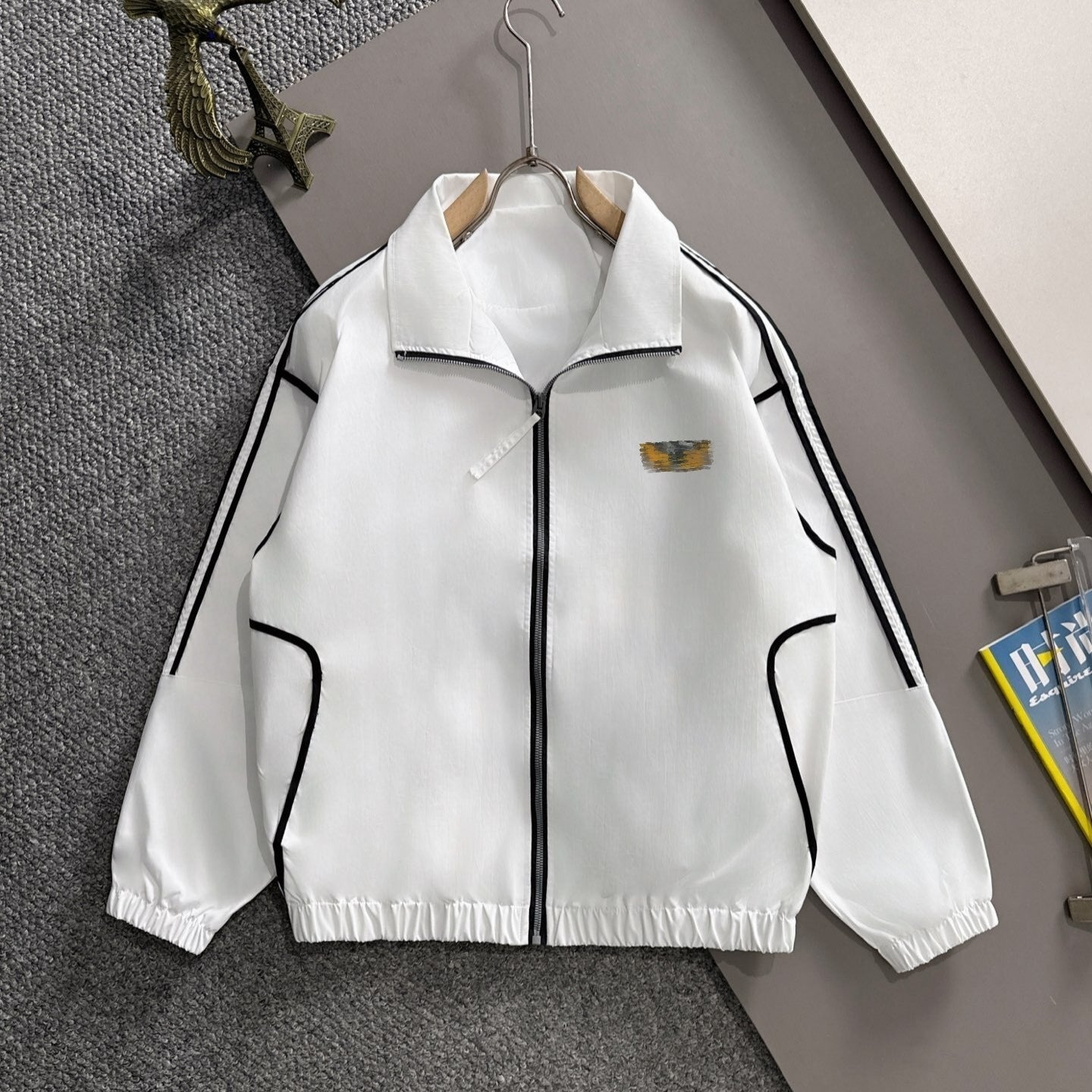 Mens Jackets Designer Outerwear Coats Zipper Windbreaker Down Jacket Jcket Coat Nylon Fabric Letter Metals Lightweight Comfortable Unixes