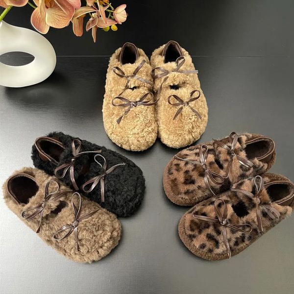 Sapato único Casual Sapato 2024 Autumn e inverno Novo camurça macia Soled Suede quente Versão coreana Butterfly Bow Double Wear Shoes peludo
