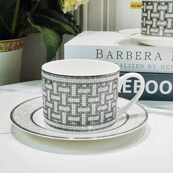 New European Bone Chinese Coffee Cup and Sauce Desktop Software Board Afternoon Tea Beverage Milk Cup Y240102