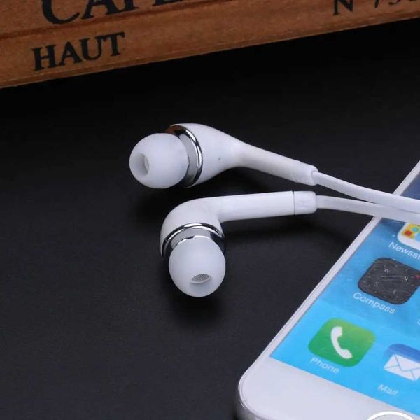 In-ear Wired set phones with Microphone Wired Control Earphone Hands Calling Music for Galaxy S3 SIII I9300 Z250114