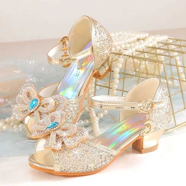 Sandálias de verão sandálias de meninas com calcanhar moda strass shiny glitter sapatos crianças princesas Bowtie Pearl Dancing Shoes S24121