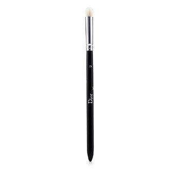 Backstage Large Eyeshadow Blending Brush No. 23