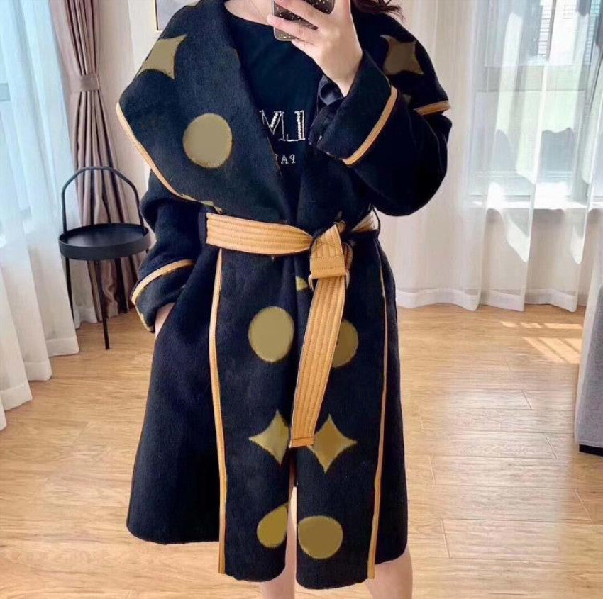 Fashion Women&#039;s Wool Blends Outerwear Coats Designer Letter Flower Long Jackets with Waist Belt Trendy Down Jacket