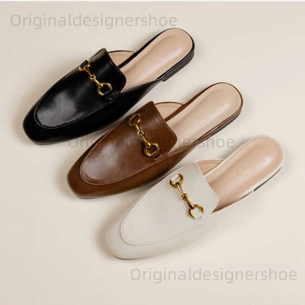 Slippers Womens British e European Style Mule fechada Toe Metal Chain Shoes planos ao ar livre Branco branco preto redondo 44 35 T241202