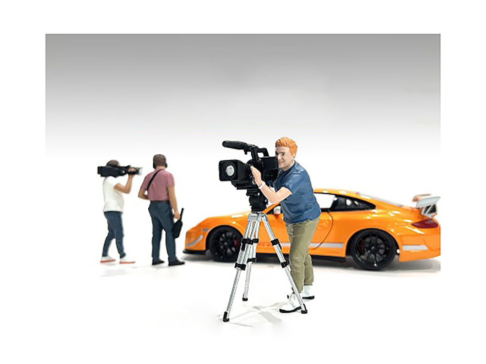 "On-Air" Figure 5 with Standing Camera for 118 Scale Models by American Diorama