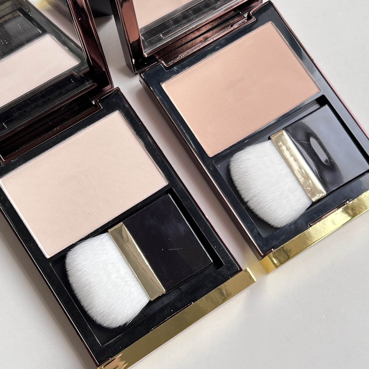 Luxy Brand Face Powder Snowy 2025 New Translucent Finishing Powder Palette With Makeup Brush Waterproof Long-Lasting Concealer Makeup Setting Compac