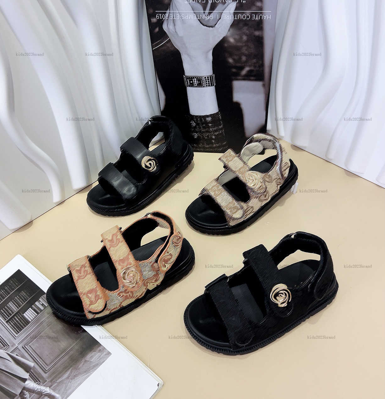 New baby Sandals Metal logo decoration Kids shoes Cost Price Size 26-35 Including box Anti slip sole summer girls Slippers