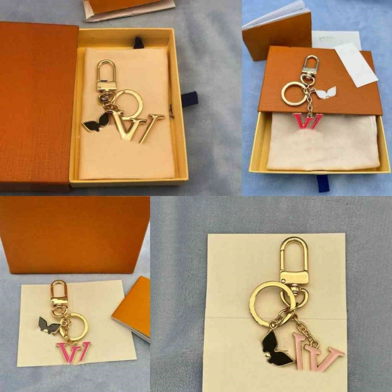 Letters key chain card holder luxury keychain designer bag charm four leaves flower gold color keyrings pink digit pendant luxury handbag ornaments
