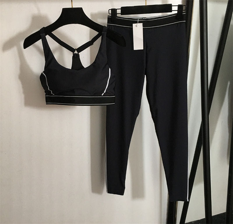 Brand White Yoga Tracksuits Designer Women Summer Cropped Sports Gym Tanks Leggings Sportswear Set Street Style Beach Vacation Resort Outfits