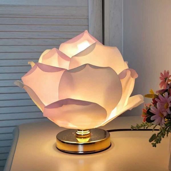 Creative Rose Floral Table Lamps Girls Bedroom Atmosphere Decorative Night Lights Z250211