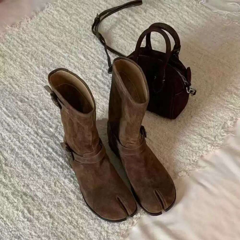 Pig Trotter Split Toe Martin for Women, Autumn and Winter New Style, Chunky Heel, Round Toe, Belt Buckle, Western Cowboy Boots, Short Boots