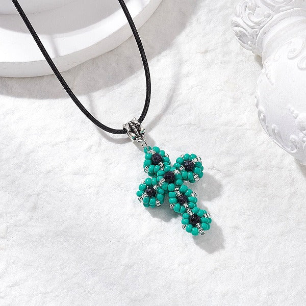 Collares colgantes con forma de cruz con cuentas de semillas de vidrio y piedra dorada azul sintética