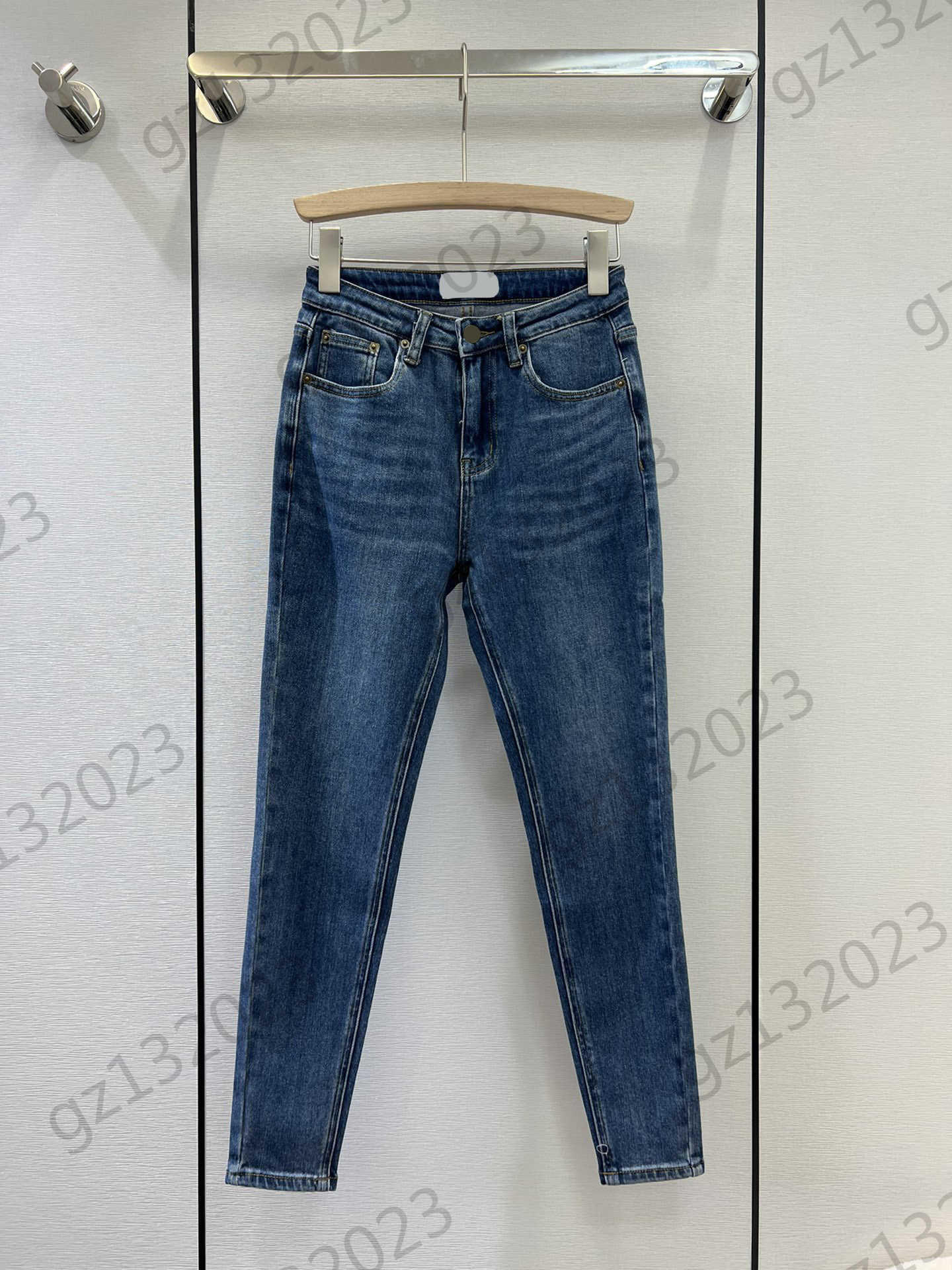 Womens Designer Jeans Custom Button Back Logo Decoration Denim Pants Soft Elastic Fabric Slimming Trousers Autumn Winter Women Clothing