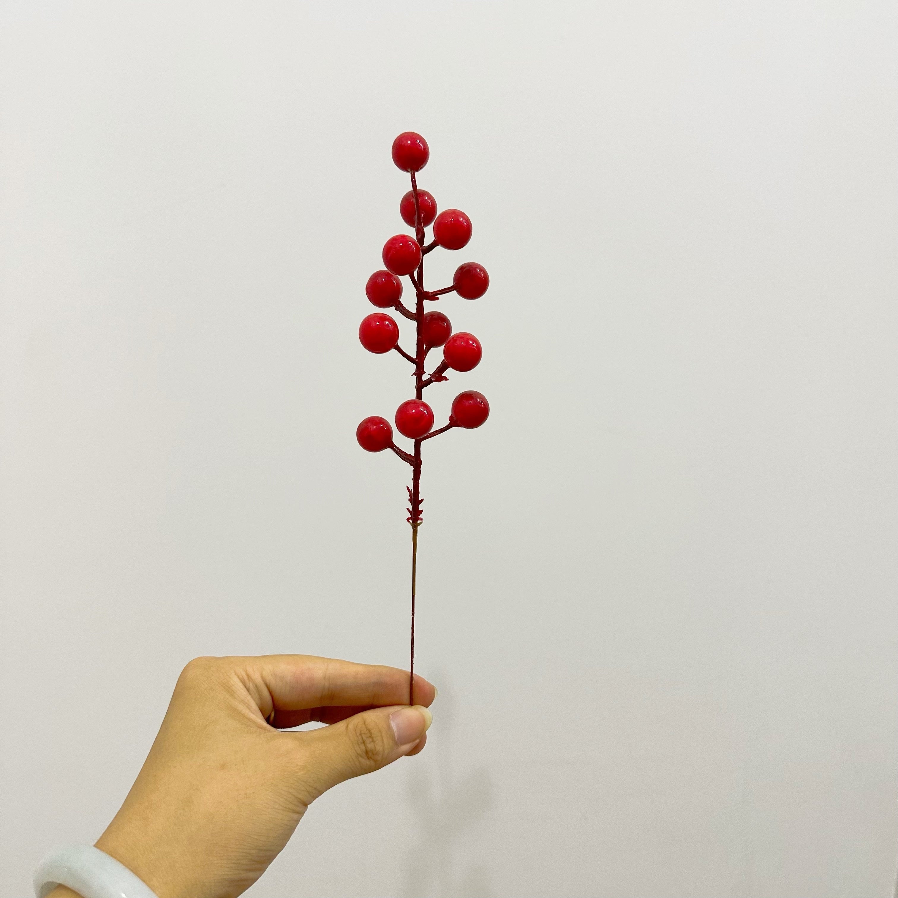 TEMU 12-pack Christmas Artificial Berry Stems - Plastic Decorative Berries For Home Decor, Wedding Decor Without Vase, Versatile Berry Branches For