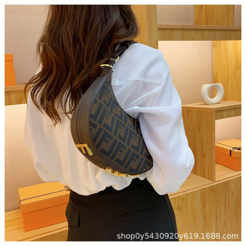 New Elegant And Versatile Underarm Handbag Fashion Trend Vintage Flower Correct Letter Bag