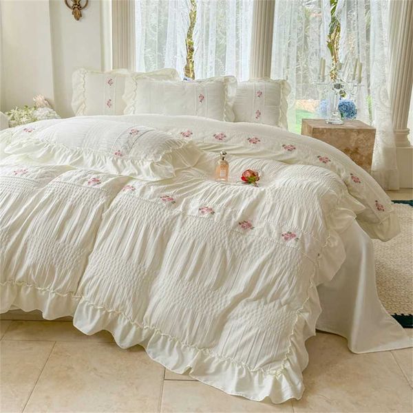 Korean Style Bed Set Seersucker Flower Embroidery Four Piece Set With Lace Bed Flat Sheet Pillowcase Duvet Cover Set Textiles Y240730