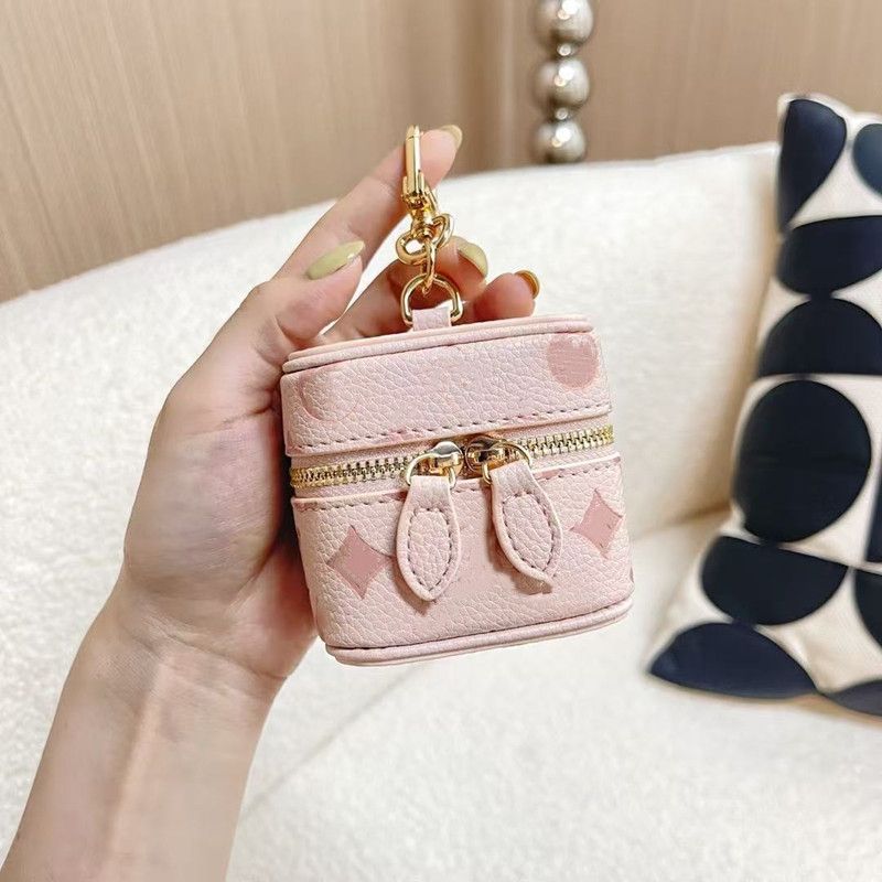 Keychains Designer Mini Bag Charms Card Holder Monogram Coin Purse Luxury Cars Keyring Womens Lover Handmade Carabiner Earphone bag Pendant Chain