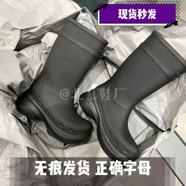 Paris thick soled rain boots womens fashion outerwear water boots medium tube boots spicy girls hole shoes versatile high rise boots knight