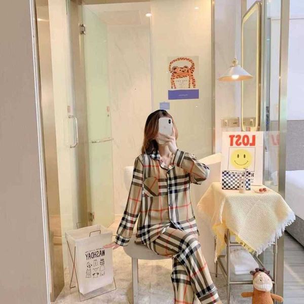Womens Sleepwear Designer Brand Couple Pajamas Spring and Autumn New Pure Cotton Long Sleeved Outwear Wind Large Size Winter Mens Home Furn