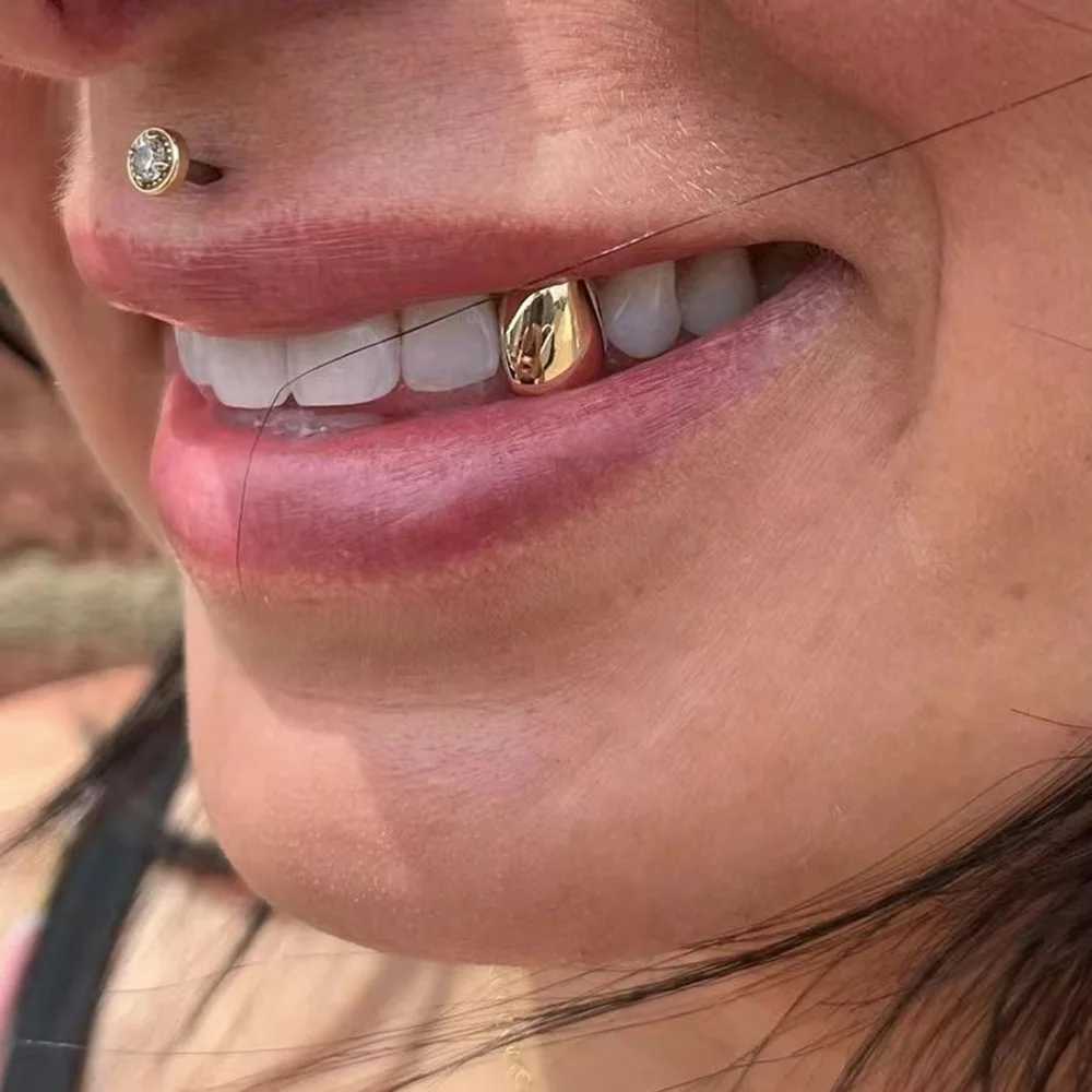 RACHELZ HipHop Classic Single Teeth Grillz Golden Tooth Caps Decor 14K Gold Plated Dental Grills Body Jewelry For Women MenXJ250114