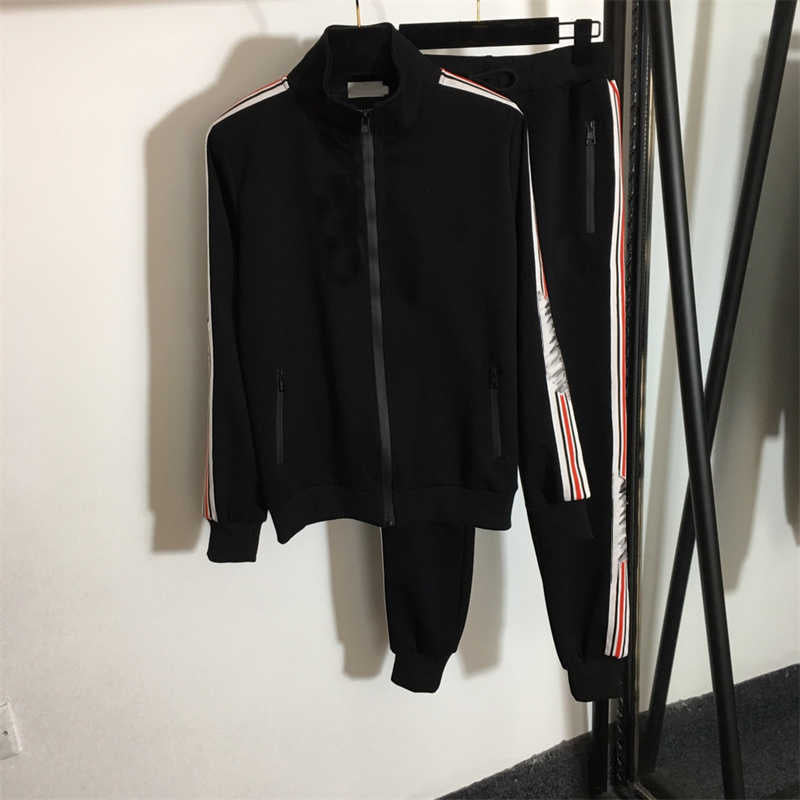 Comfort tracksuit women Designer Logo badge Sportswear Zip Jacket Casual Joggers Activewear Daily Fitness Yoga Travel fashion Outfit