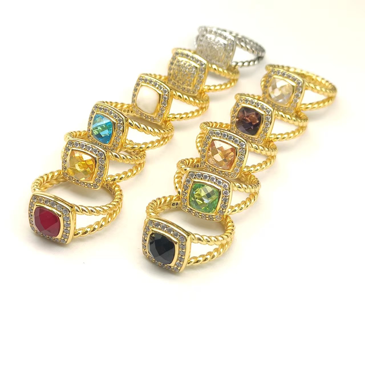New golden square colored diamond ring is of high quality, fashionable and classic, suitable for daily wear