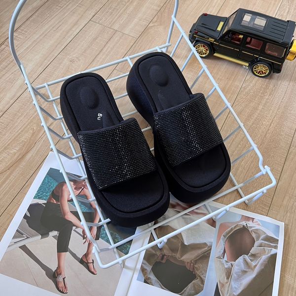 "Marca de grife de designers letra redonda letra de arco cravejado de arco de fundo grosso de sandálias femininas de seda cetim e sapatos ca