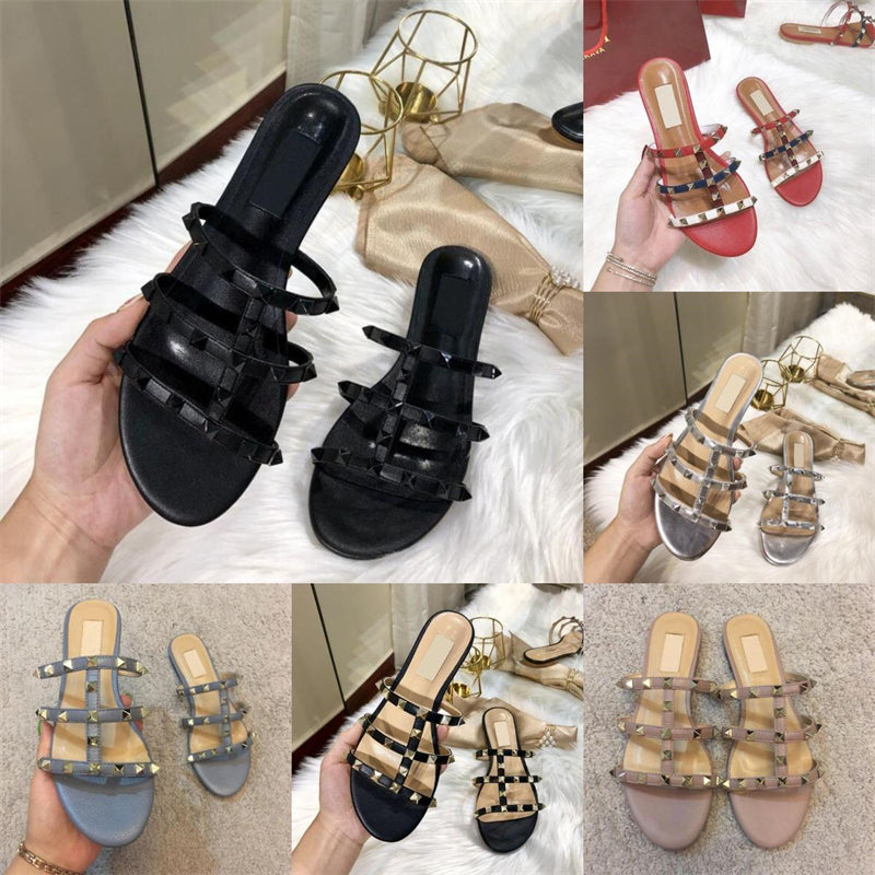 2024 Designer Women Sandals Hollow out logo Flat Slippers Sandal rivet Girl Shoes Platform Slides Lady casual Flip Flops