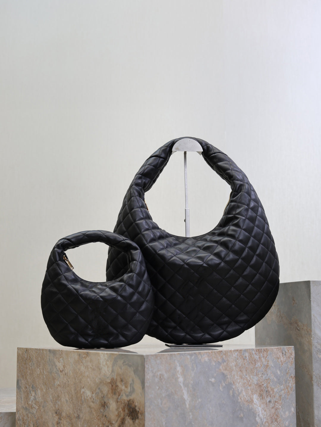 New Icare Hobo In Nappa Shoulder Bag Luxury Designer Soft Genuine Leather Handbag Golden Hardware Clutch Bag Zipper Closure Tote Bag Women Casual Sh