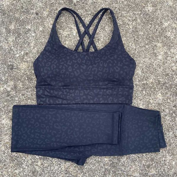 Conjunto de fitness de academia de cores sólidas