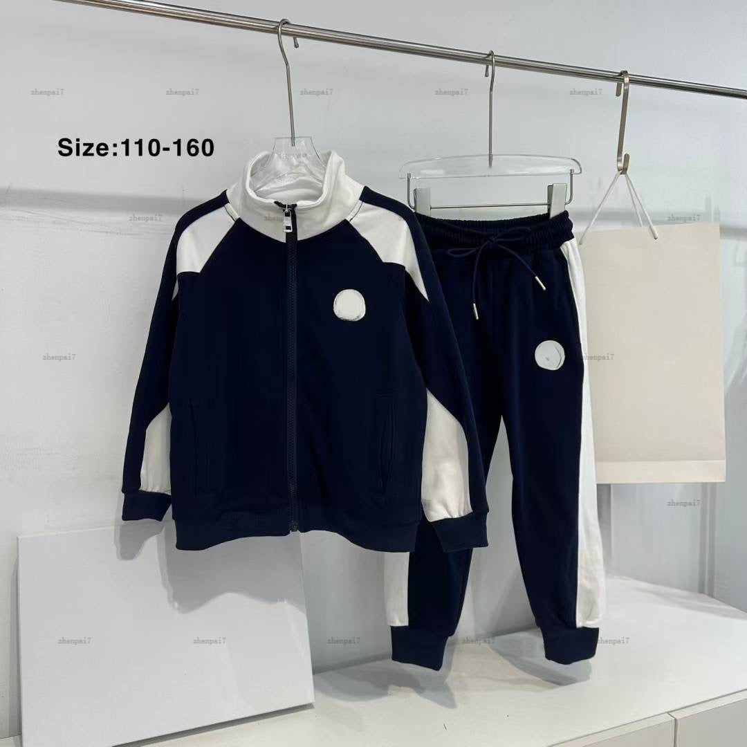 Top baby coat suits Two-color combination Tracksuits Autumn two-piece sets Kids designer Clothes hooded jacket and pants A945X26N000