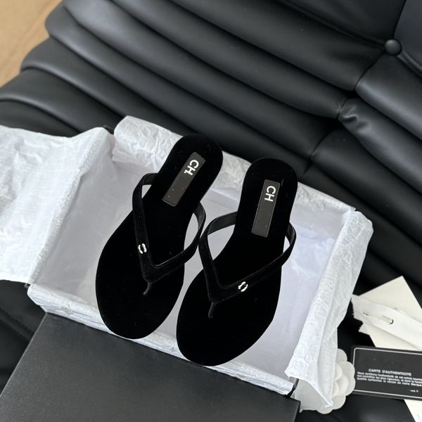 Designer Womens Sandals Summer Fashion rubber soled Designer shoes Flat Casual Beach Leather luxury designer sandals THONGS Z250121