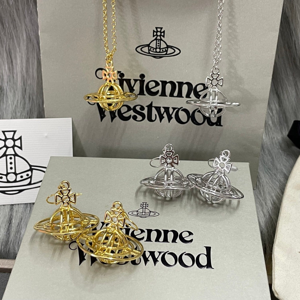 Designer Viviennens West Wood Queen Dowager Necklace Hollowed Out Three-dimensional Saturn Birdcage Niche Design Earrings Planet Pendant
