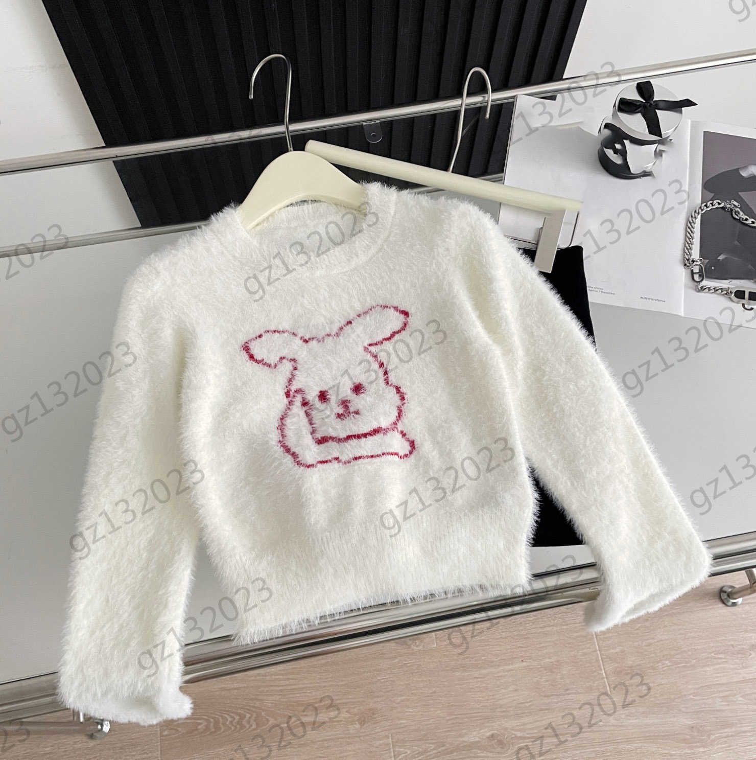 Womens Sweaters Cartoon Rabbit Print Crewneck Short Knit Sweater Standard Long Sleeve Slimming Knitwear Fashion Casual Cute Style Women Clothing