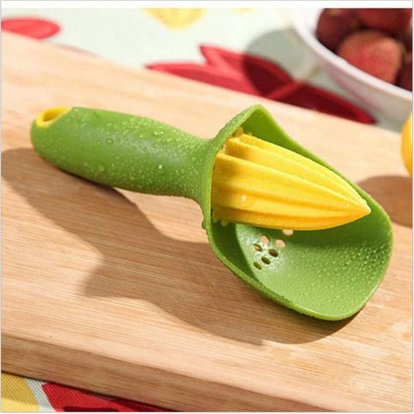 Manual Juicer Plastic Handmade Citrus Reamer Hand-held Orange Lemon Squeezers Portable Fruit Pressing Cut Kitchen Cooking Tools