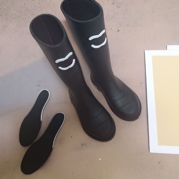 Botas Bottha Fashion Black Women 2024 Nova sola Sapateira Slim Meiod Rain Boots Sapatos de gentena High Girl Water Shoes
