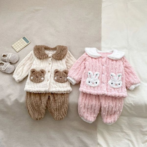 Winter Childrens and Girls Cartoon Pijama Conjunto com Velvet Heartth Baby Girls Family Clothing Childrens Duas peças Pijama Conjunto 241118