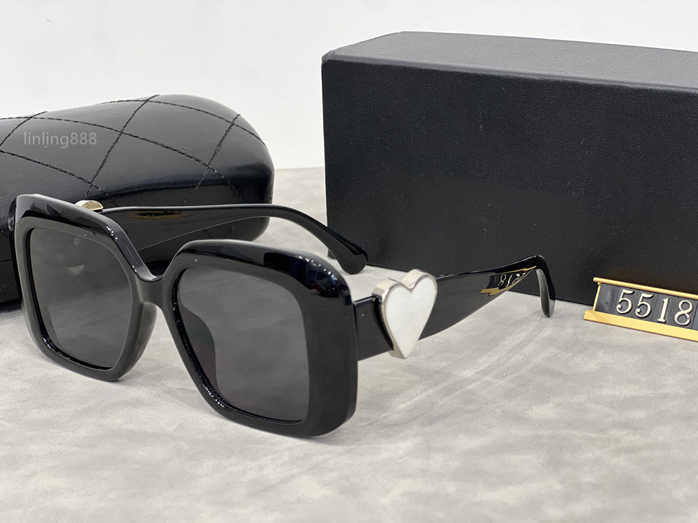 Fashion designer Women Hearts Sunglasses 2024 Luxury Metal Trendy Eyewear Brand Design Vintage womens Square Sun Glasses Mirror Clasp Hearts