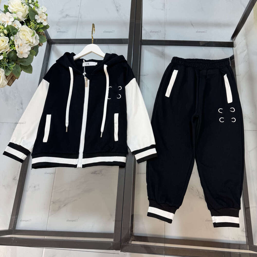 Top baby Coat set Strap-on hood design Tracksuits Kids designer Clothes Hooded jackets and casual pants A946X26N000